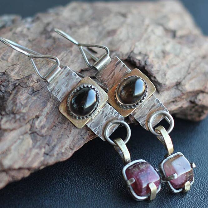 Vintage Metal and Crystal Earrings MOQ 5pcs SP148 for wholesale on Faire1