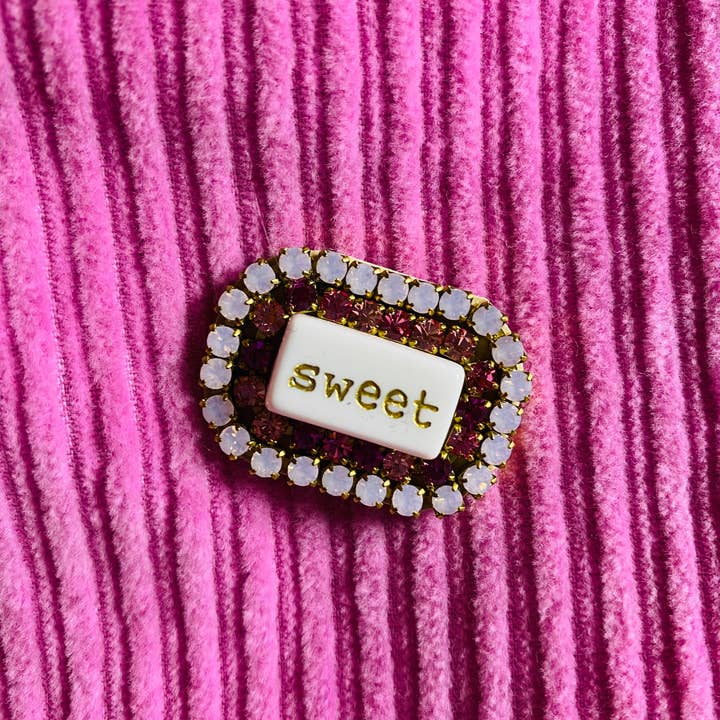 Tezeè - Wholesale Brooch - "WORD" rhinestone pin4