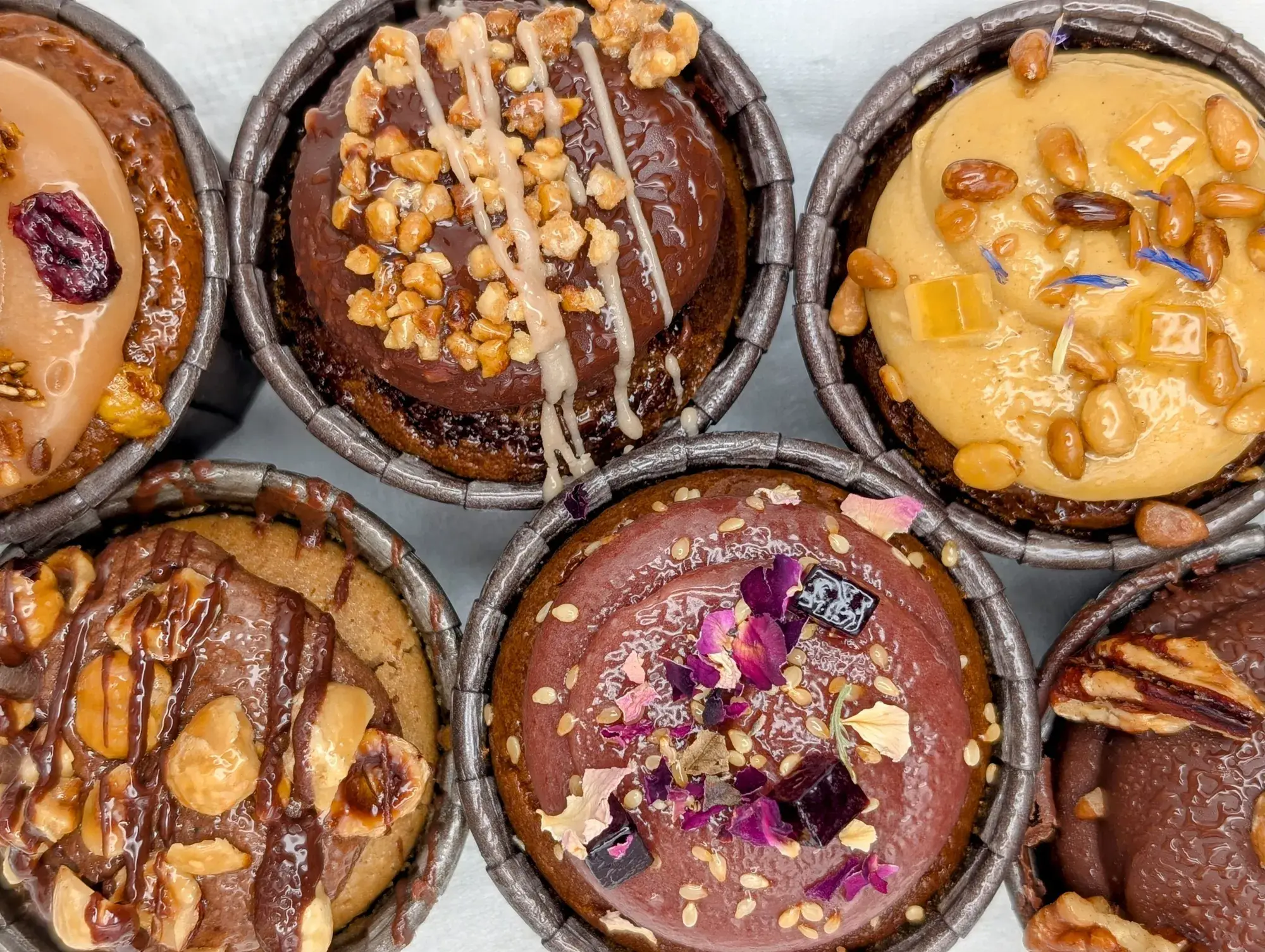 Purecake - Wholesale Chocolate Covered Sweets - Pecan Chocolate Cupcake – A rich and crunchy delight 🍫✨2