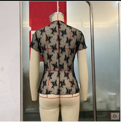 Hope & Sunshine – Großhandel Bluse – Damen – Kurzarm-Top aus transparentem Spitzenmesh1