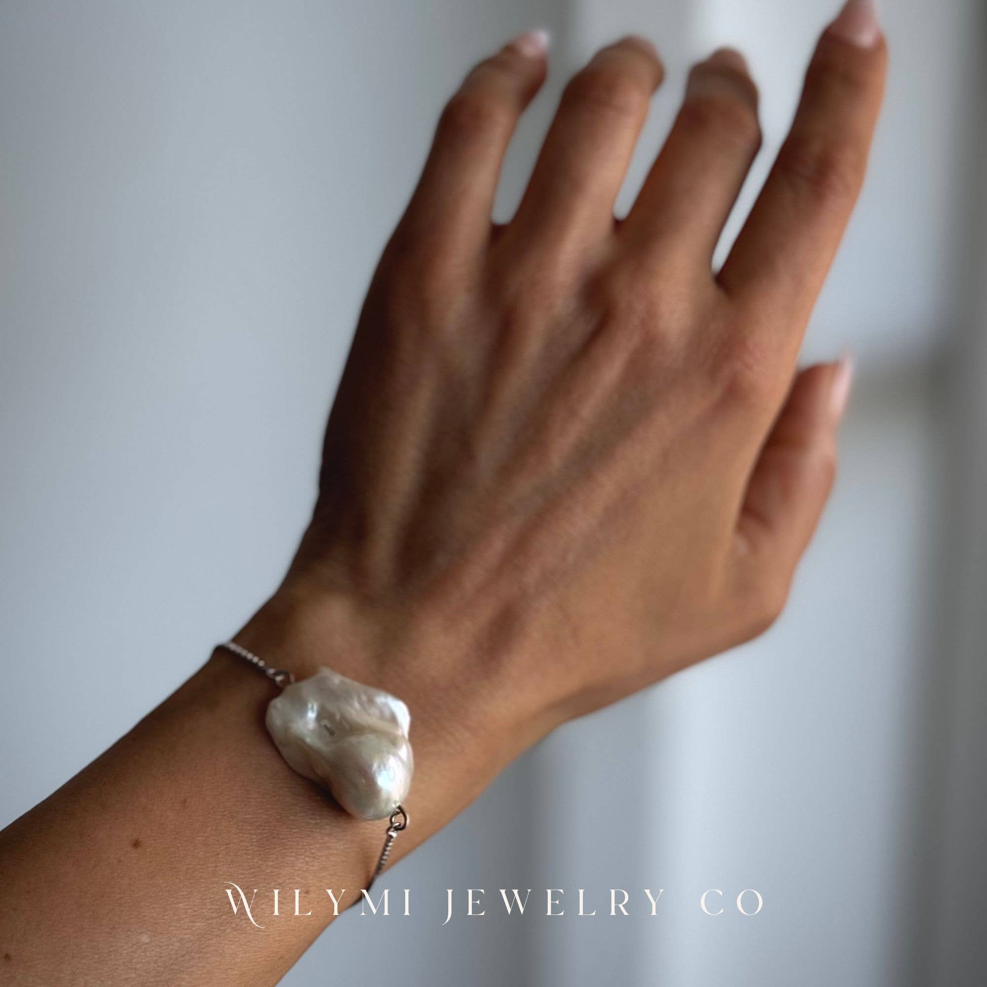 WILYMI Jewelry Co – Großhandel Perlenarmband – Armband mit weißer Barockperle | Versilbert7