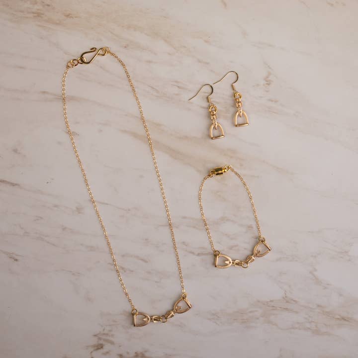 ali & bird jewelry - Wholesale Pendant/Charm Necklace - Gold Chain & Stirrup Necklace1