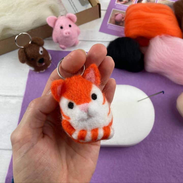 Bergin & Bath - Wholesale DIY craft kit - Needle Felting Kit - Mini Pets 1. Make THREE felt animals.8