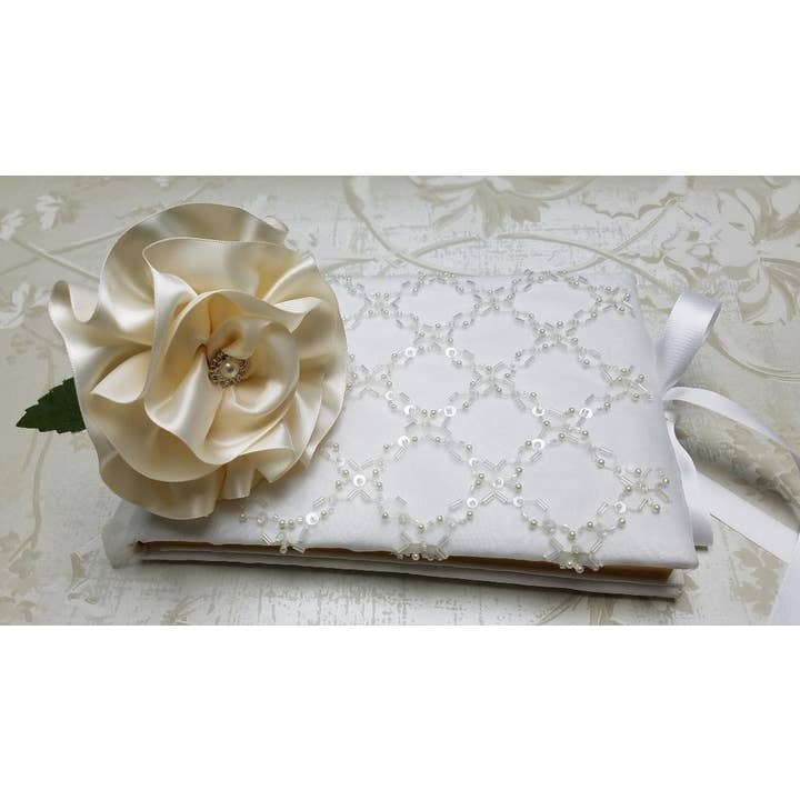 Satin Blomma Penna för wholesale av Simply Charming