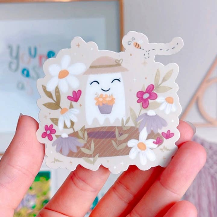 Flora the Gardening Ghost klistermärke - Floral & Homesteading för wholesale av Doohickle Designs