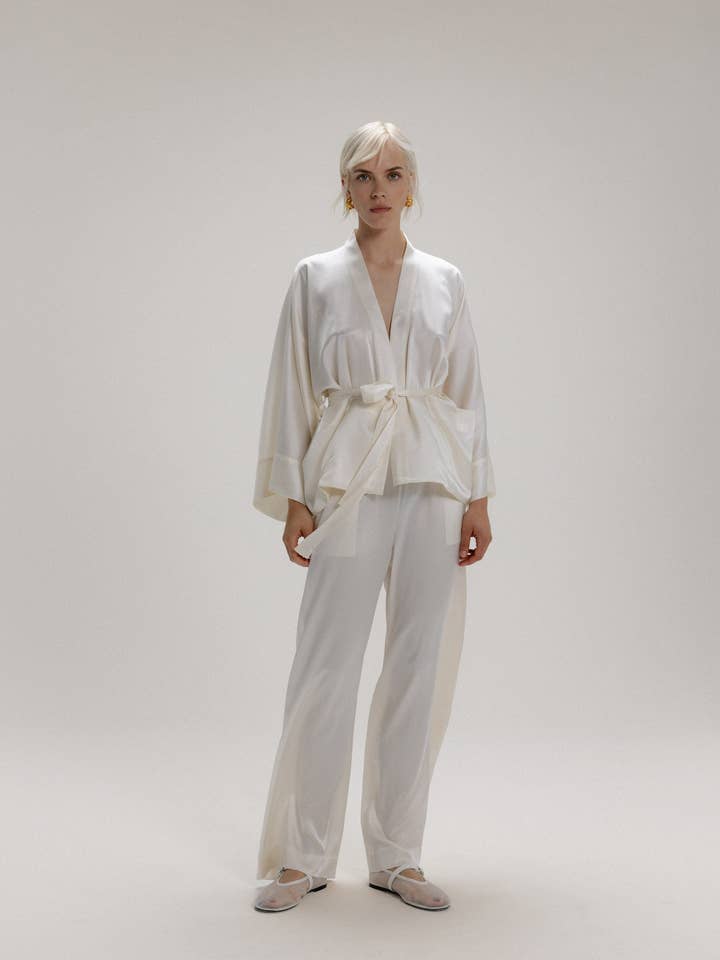 Silke Kimono Jacka Set i Mjölkvit för wholesale av Alas