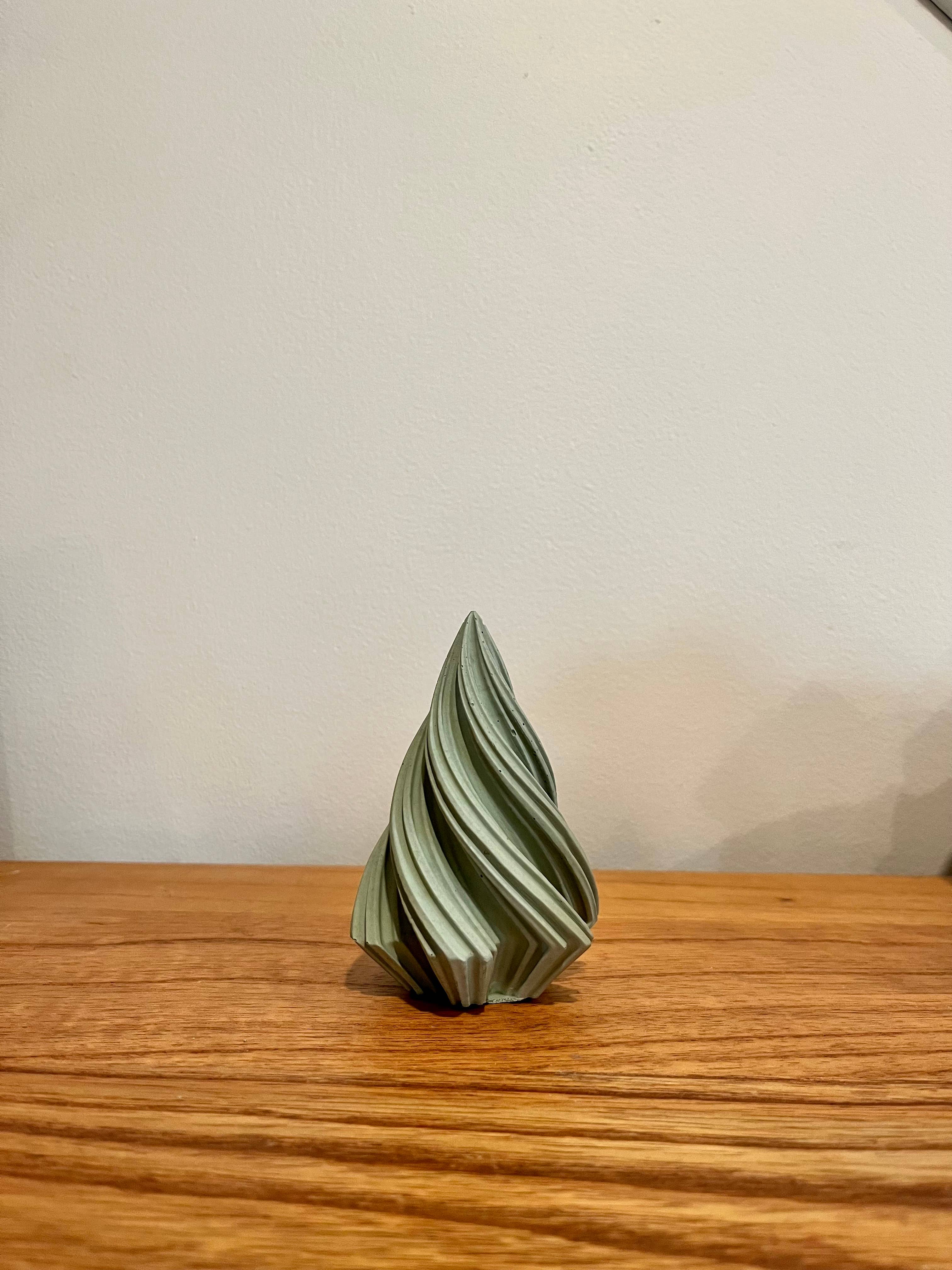 Make My Day Design – wholesale Christmas decoration – Cement Christmas Tree Figurines7