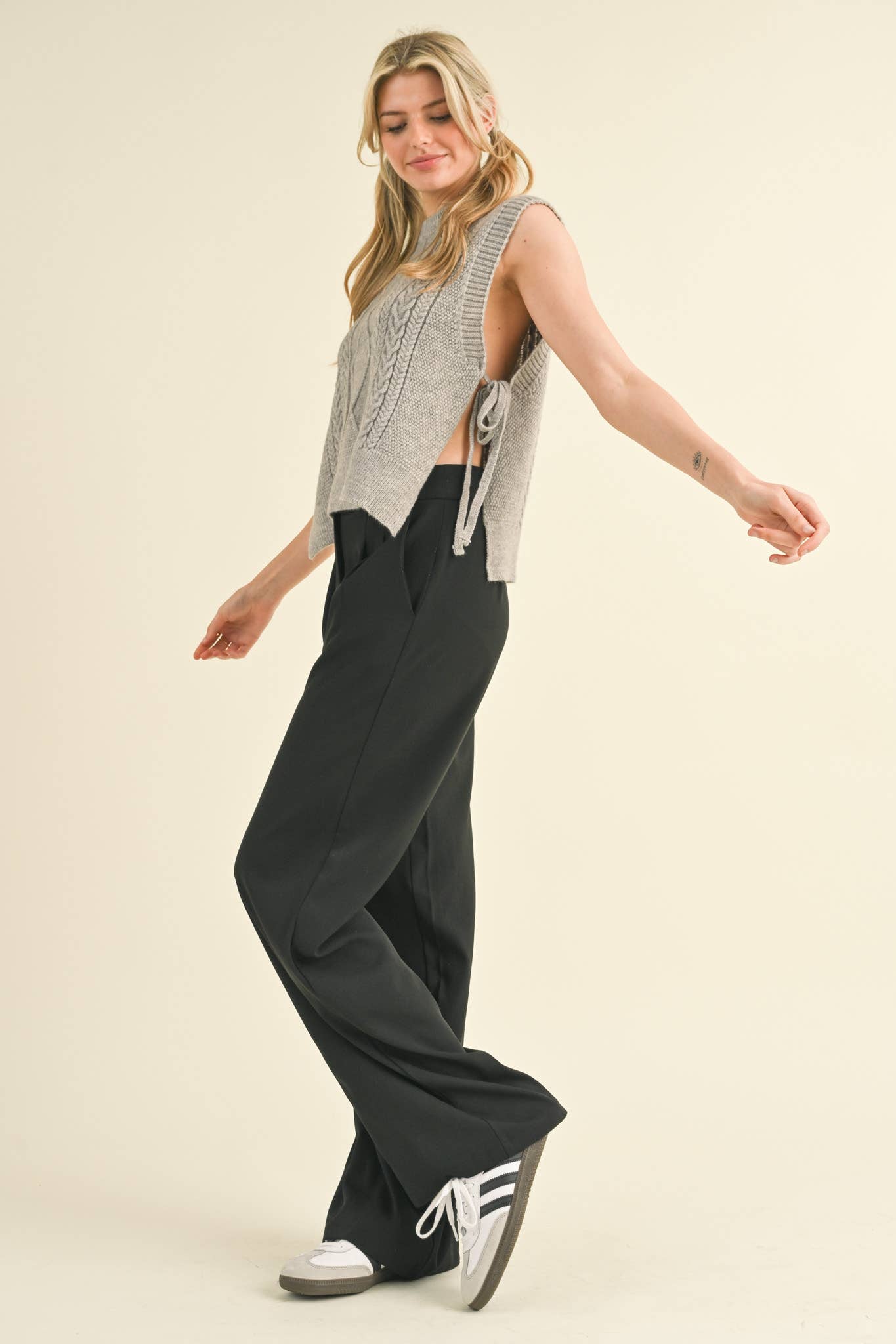 &MERCI - Wholesale Sweater Vest - Women's - CABLE KNIT SIDE TIE SWEATER VEST MSW106375