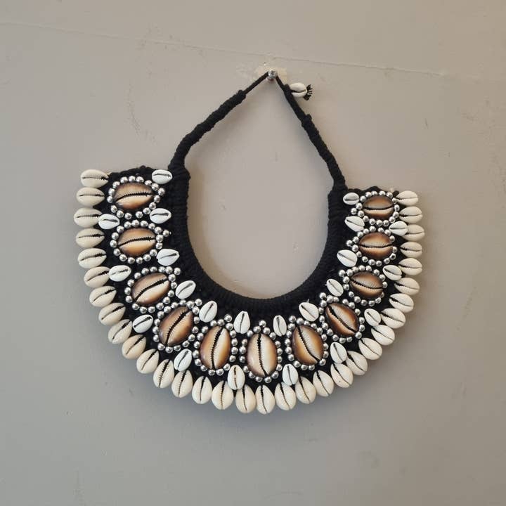 Papuan necklace for wholesale by Bali and co