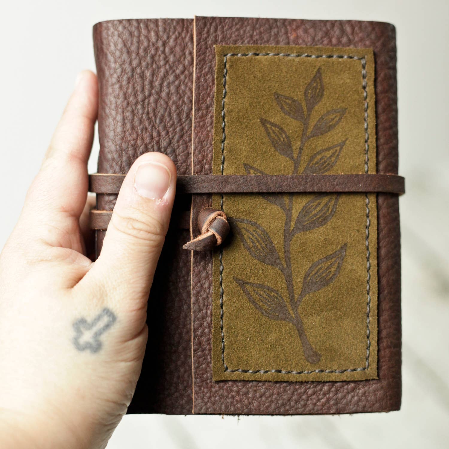 Wayfaring Goods - Vente Journal intime - Journal en cuir avec motif feuille3