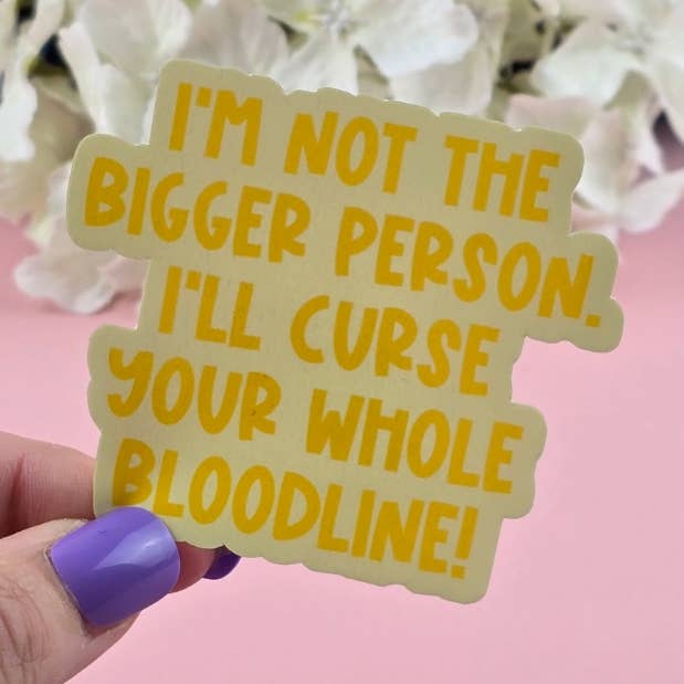 Vandtæt klistermærke - Jeg er ikke den større person, jeg vil forbande hele din blodlinje - Sarkastisk klistermærke - Sjovt klistermærke - Frækt for engroshandel hos The Grumpy Tortoise