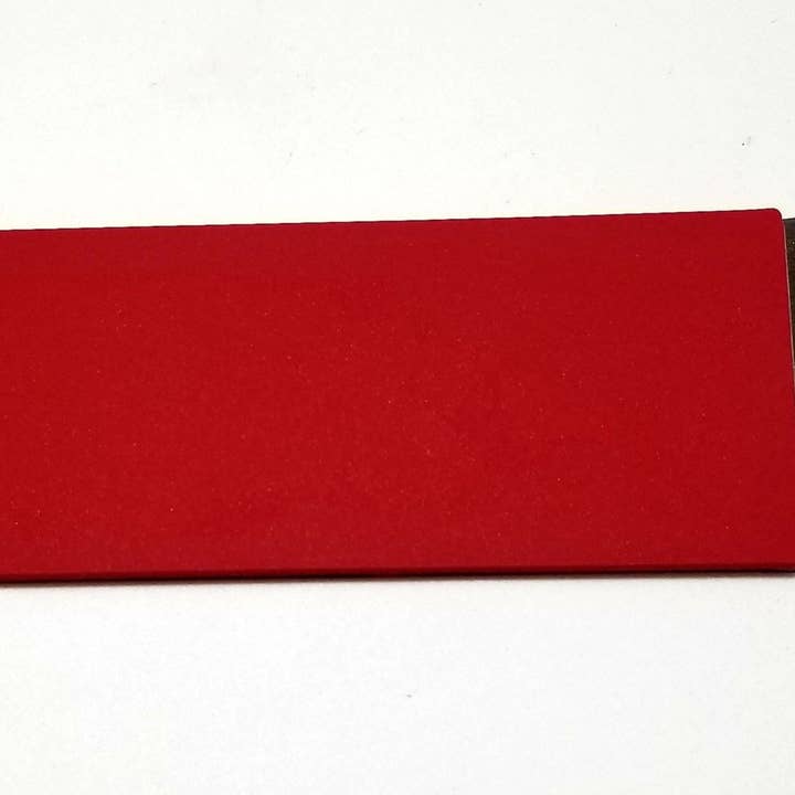 Ouvre-bouteille en métal et silicone pour la vente par Peak Handmade