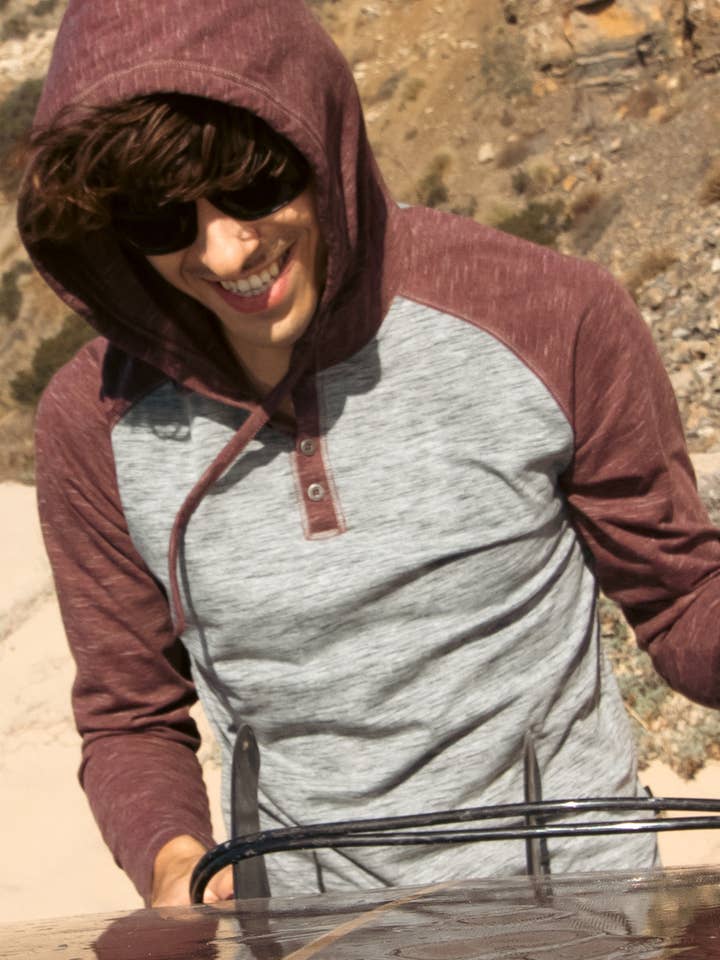 Chemise à capuche Henley décontractée athlétique à manches longues pour la vente par ZIMEGO