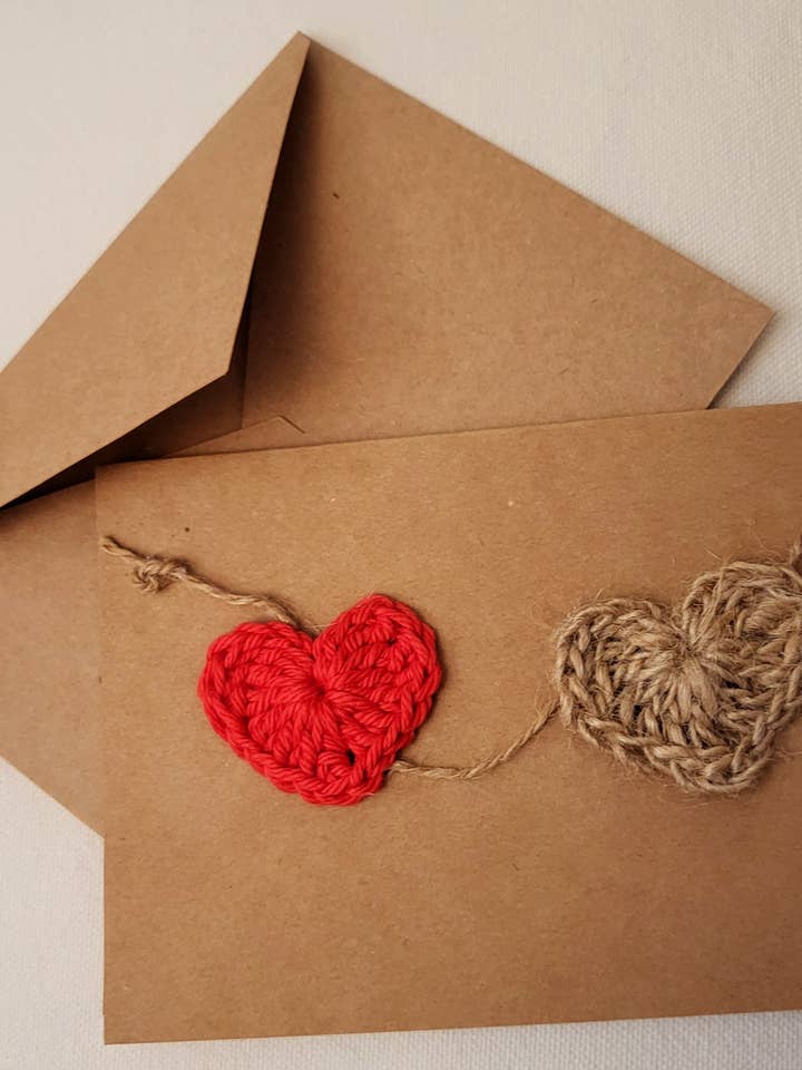 Tarjeta de felicitación con corazón hecho a mano a ganchillo - Incluye sobre Kraft para venta al por mayor de Bea'slittlestore