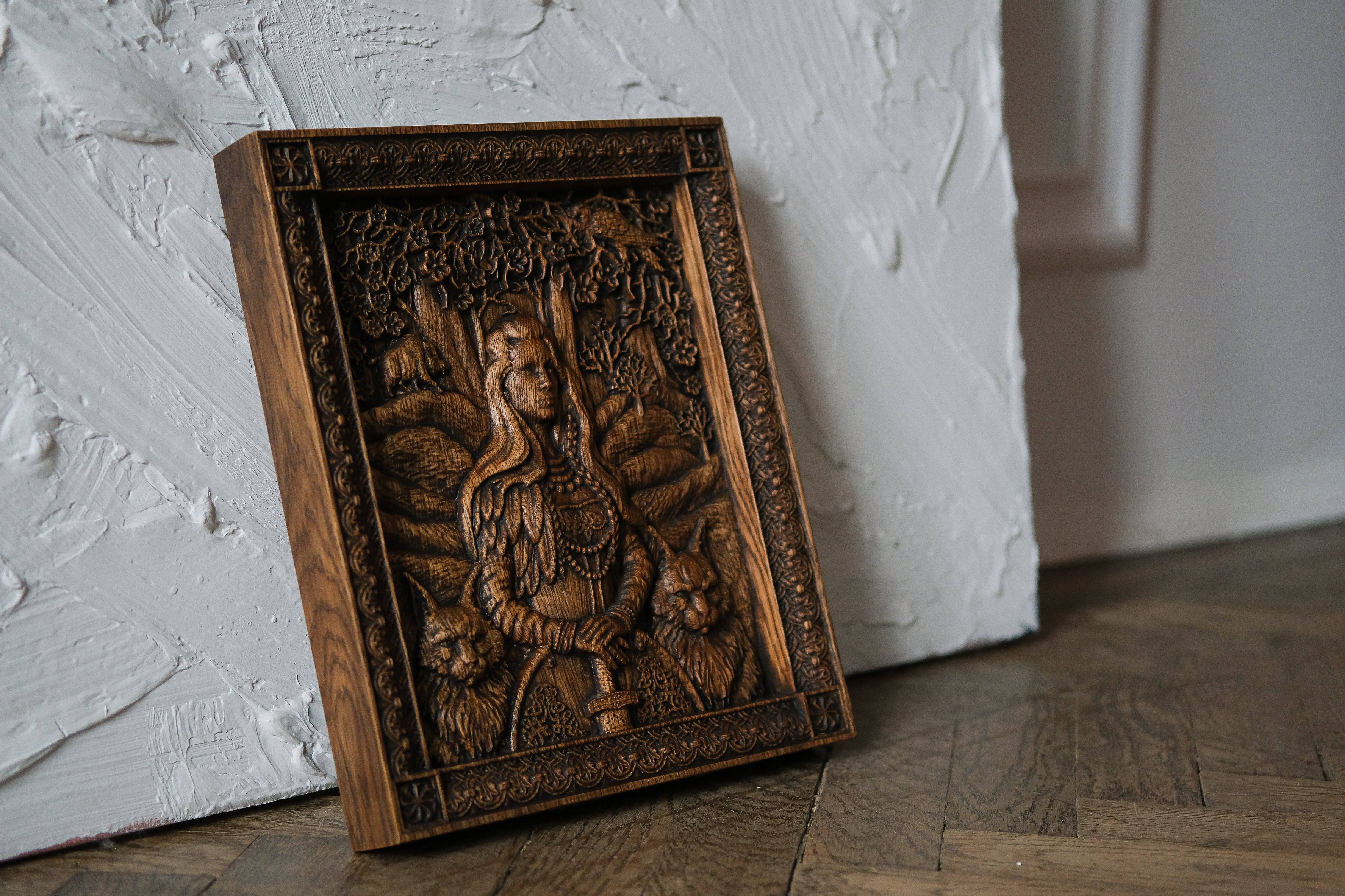 KozakWorkshop - Vente Décoration murale - Tableau mural en bois sculpté déesse scandinave Freyja5