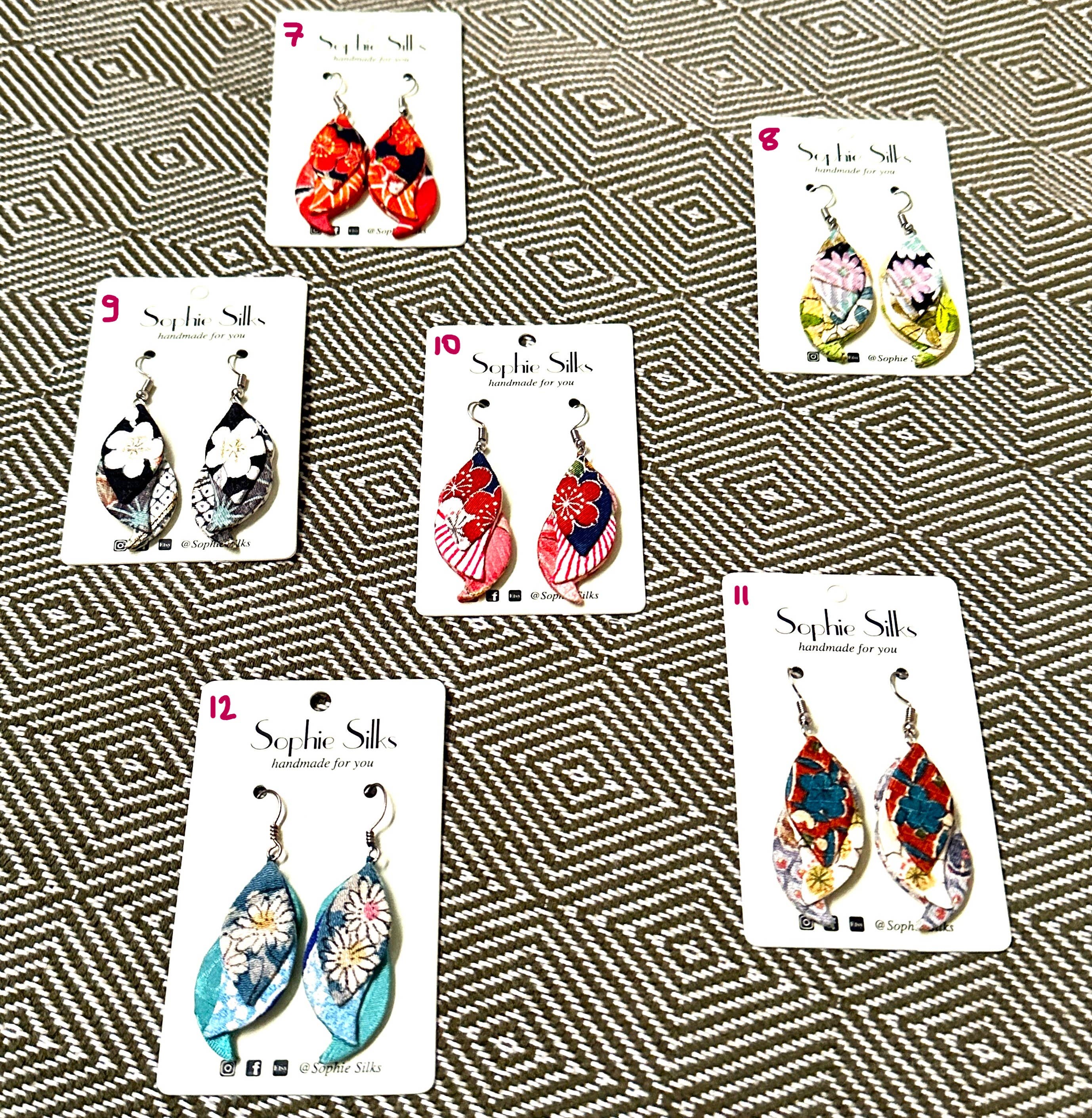 Sophie Silks - Wholesale Hangende/ronde oorbellen - Hangende kimono-oorbellen in visvorm0