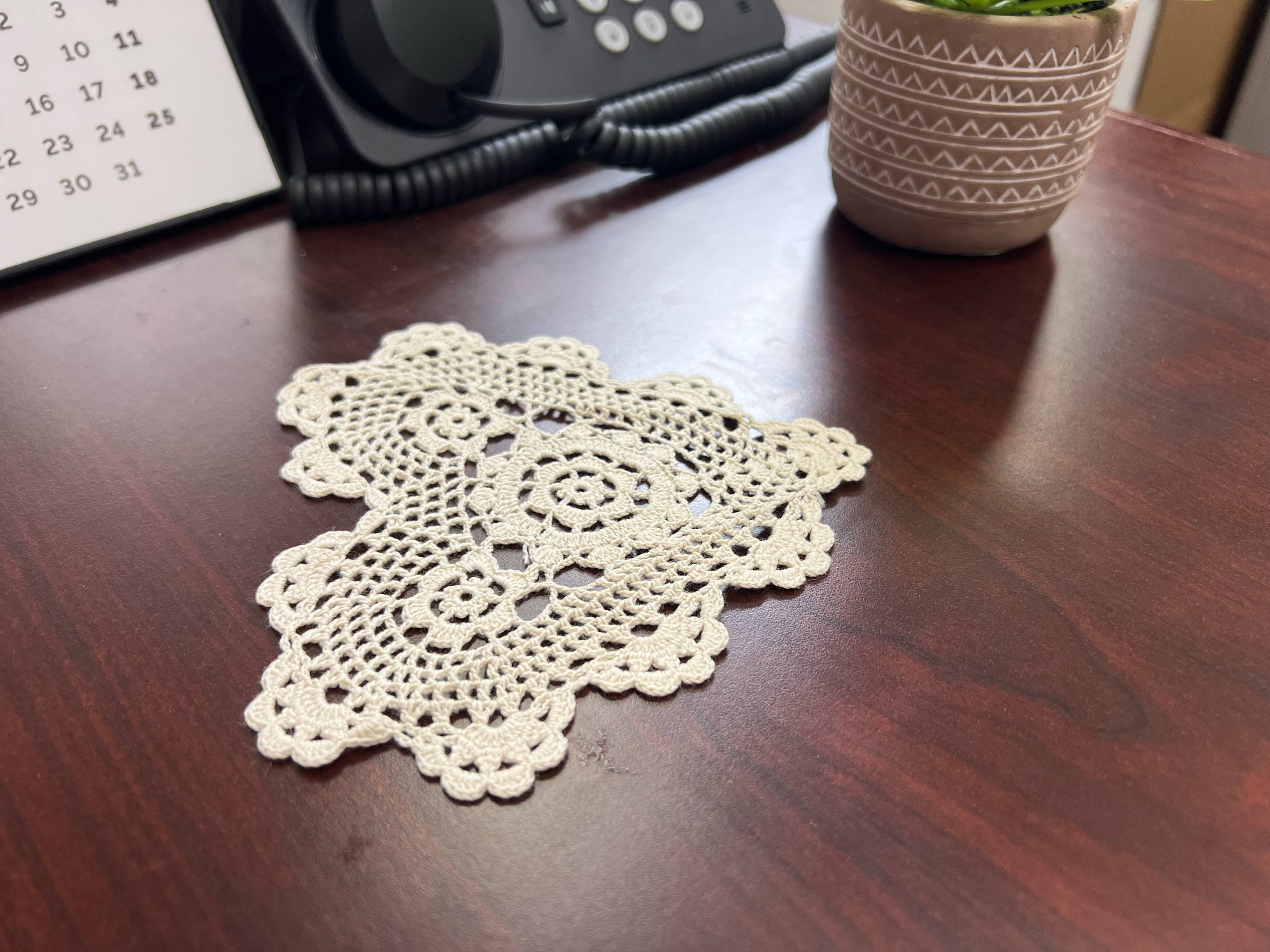 Ecru Annie's Treasures håndhæklede hjerteformede dugservietter for engroshandel på Faire1