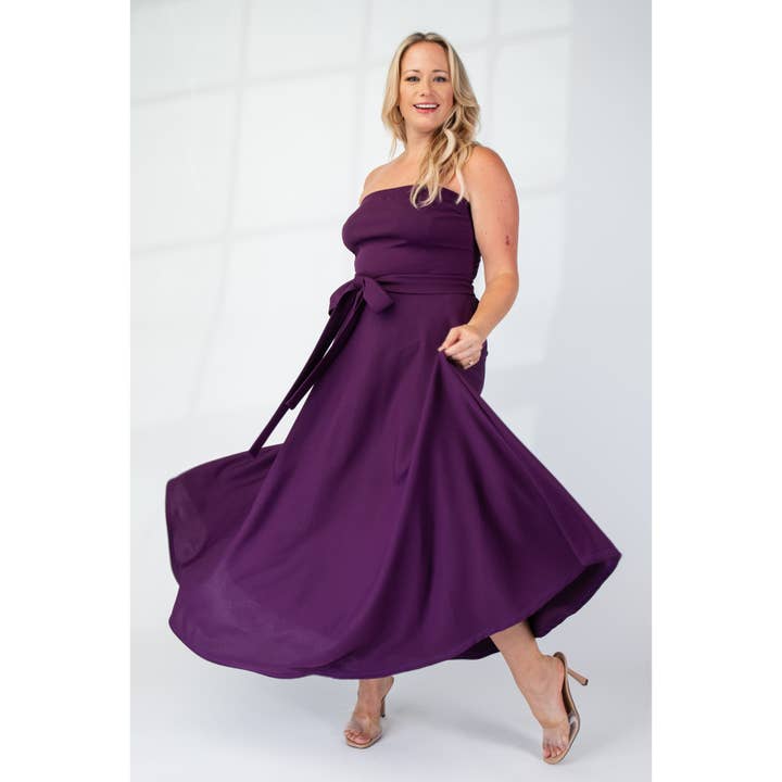 PLUS SIZE STICKAD TUBMAXIKLÄNNING MED SJÄLVBÄLTE för wholesale av The Curve LA