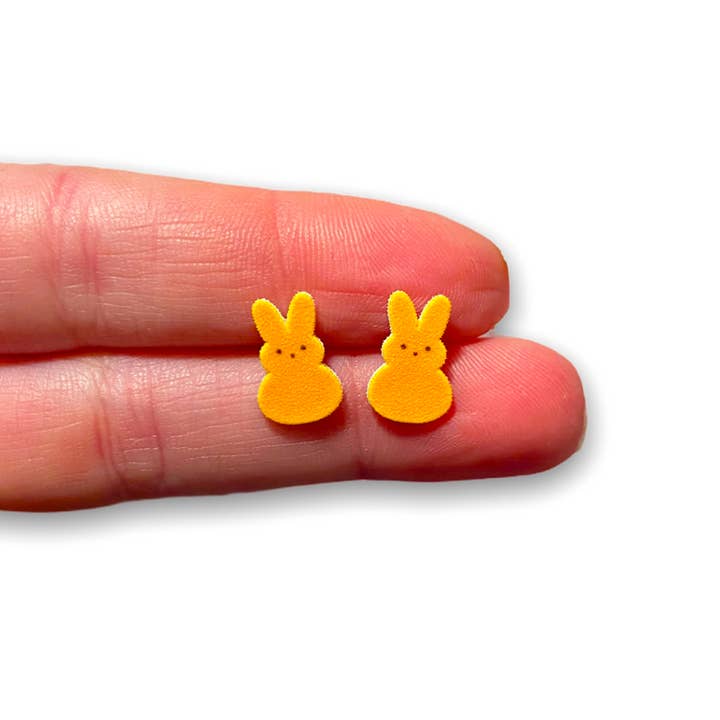 Orecchini pasquali a forma di coniglietto Marshmallow per la vendita all'ingrosso da parte di Sona Studio