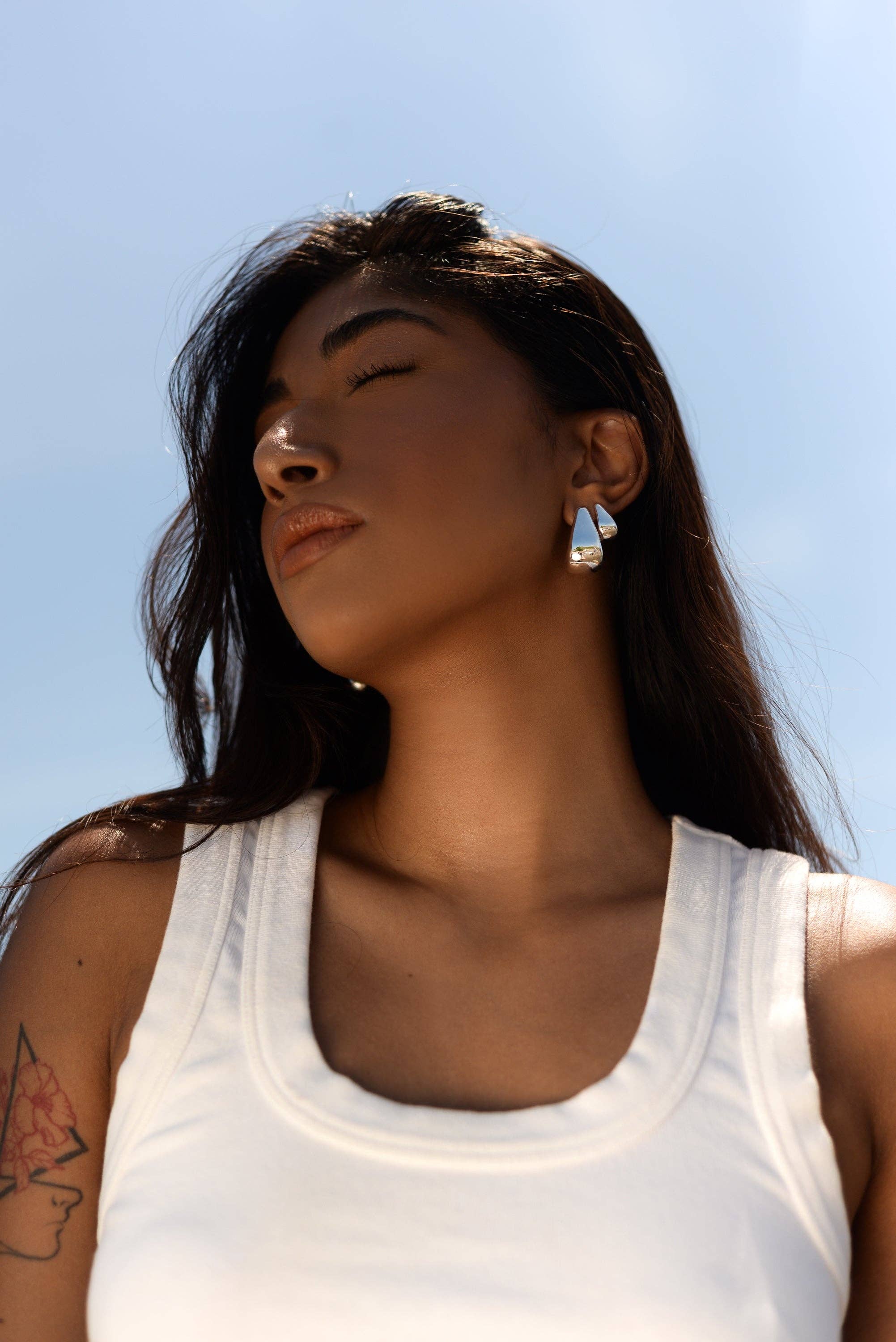 Prata Brincos Soho Bold para venda a revendedores na Faire4