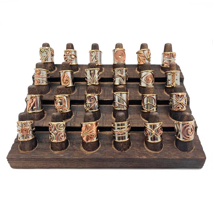 Anju Jewelry - Venta al por mayor Soportes y estantes de exposición de joyas - Expositor de anillos de madera marrón, con capacidad para 24 anillos