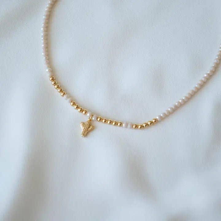 OE! – Colar com missangas/pérolas por atacado – LUCE - Colar gargantilha com missangas de vidro rosa, cacto e corrente dourada.4