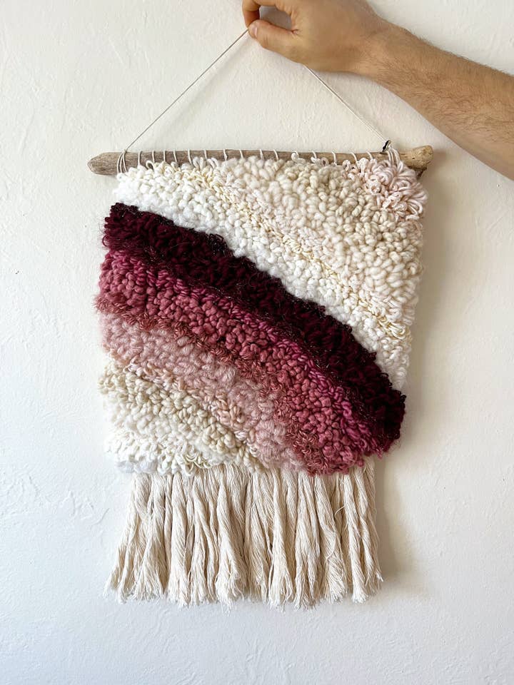 tenture murale tissée aux tons de rose et aux chandelles pour la vente par Maddie Vasiliev