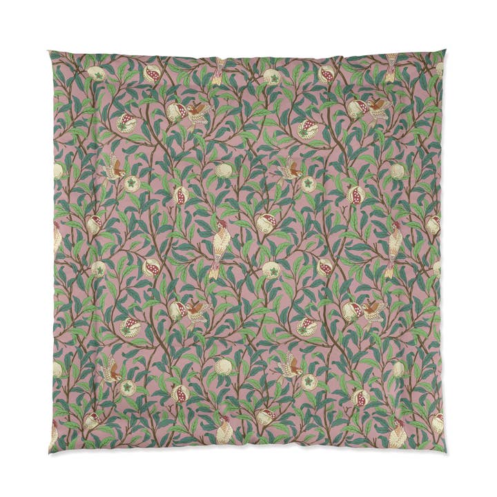 Trapunta ispirata a William Morris - Collezione Uccello e Melograno (Legno di rosa) per la vendita all'ingrosso da parte di Willy Morris Home Emporium