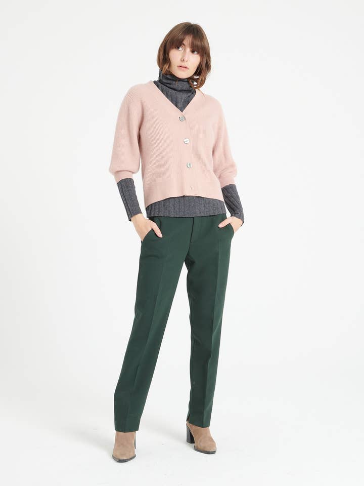 V-Ausschnitt Cardigan mit 3/4-Ärmeln aus Kaschmir MIA 13 für den Großhandel von STUDIO CASHMERE8