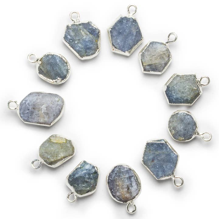 Pendentif en forme de pépite de saphir argenté de 17x11 mm, 1 perle pour la vente par The Bead Traders