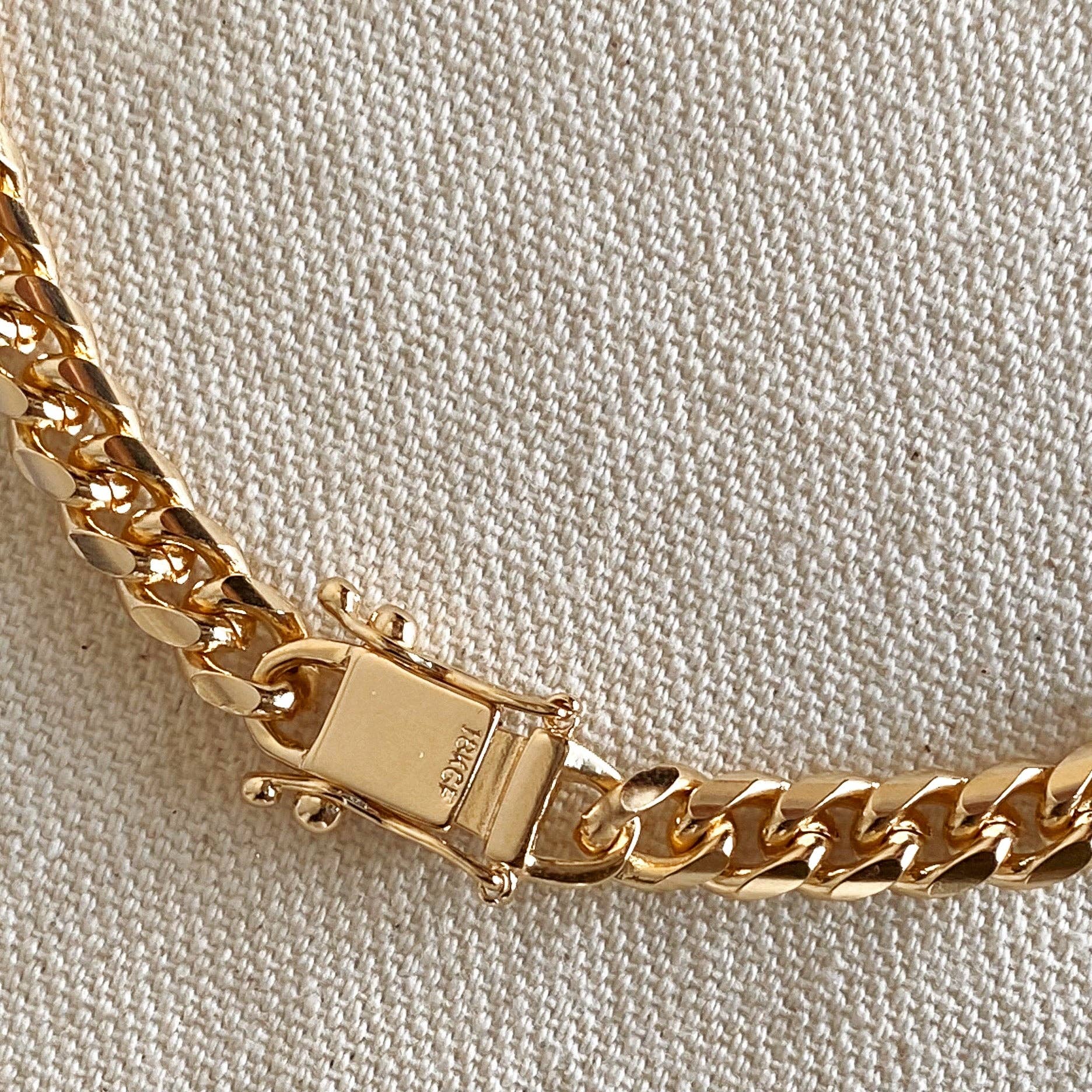 GoldFi - Wholesale Link & Chain Bracelet - 18k Gold Filled Chunky Cuban Bracelet Featuring Box Lock Clasp4