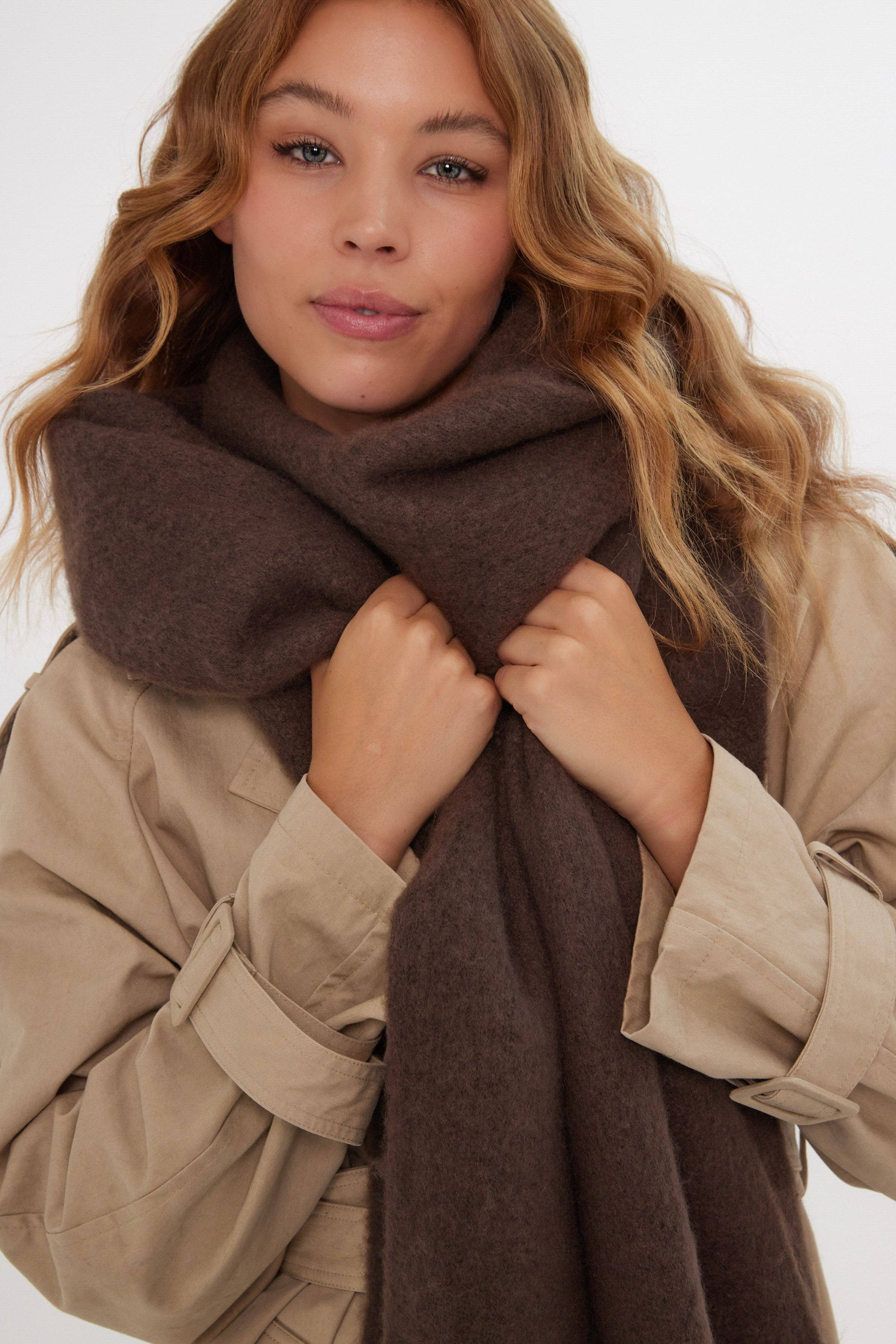 Oversized Chunky Blanket Scarf in Brown for wholesale on Faire1