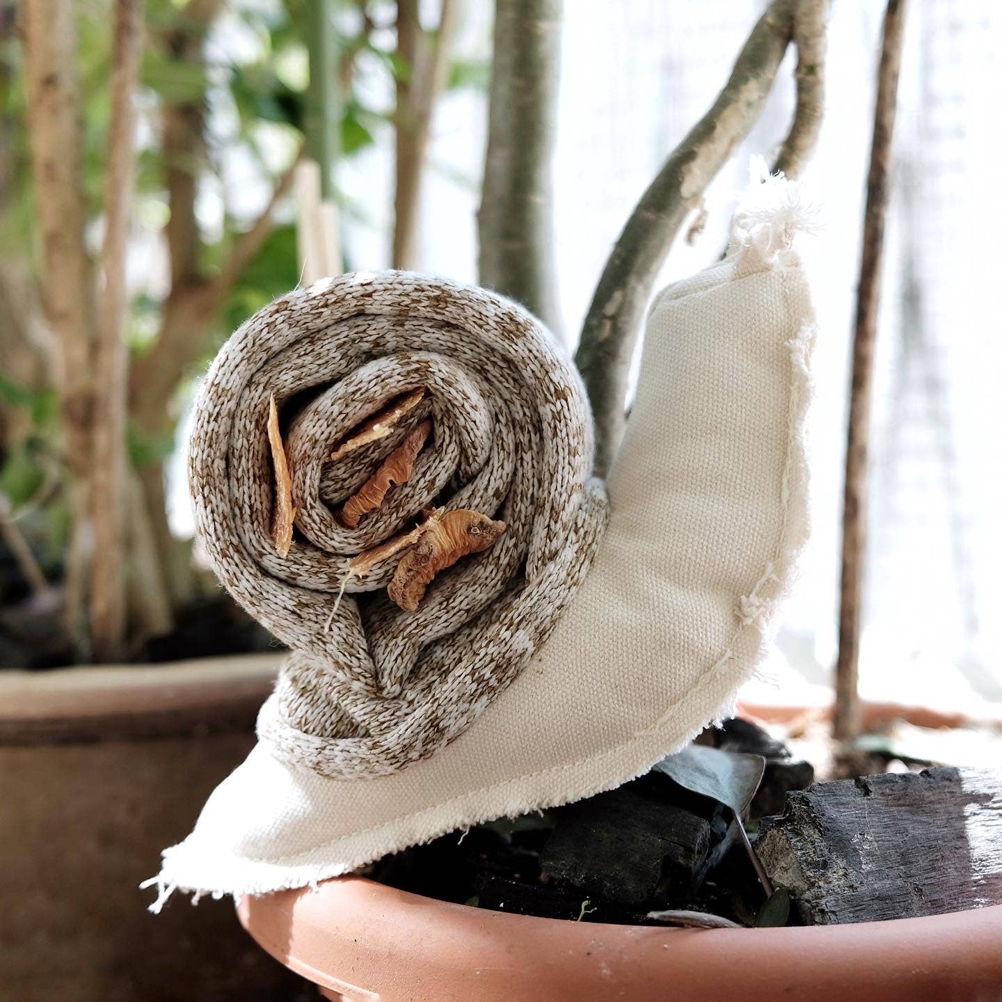 Lambwolf Collective - Wholesale Pet Toy - Dog - SNAIL//ENRICHMENT DOG TOY1