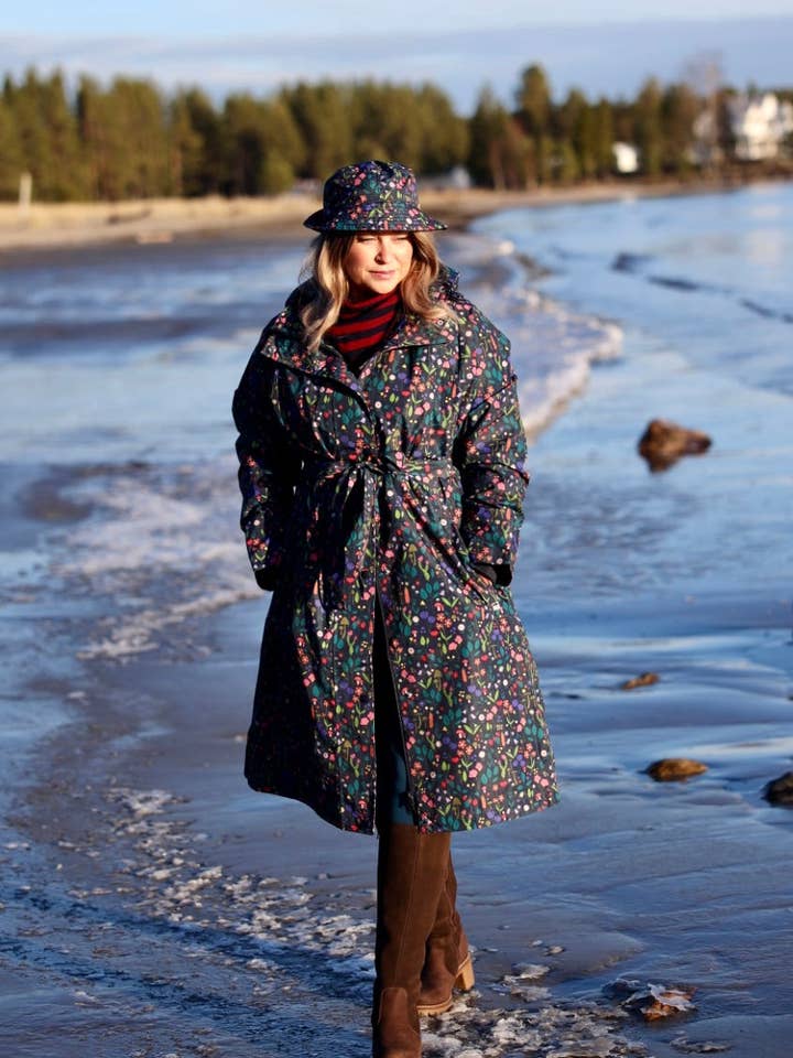 Danefae København - Wholesale Raincoat - Women's - Danelisabeth Raincoat Dk Navy BOTANICAL4