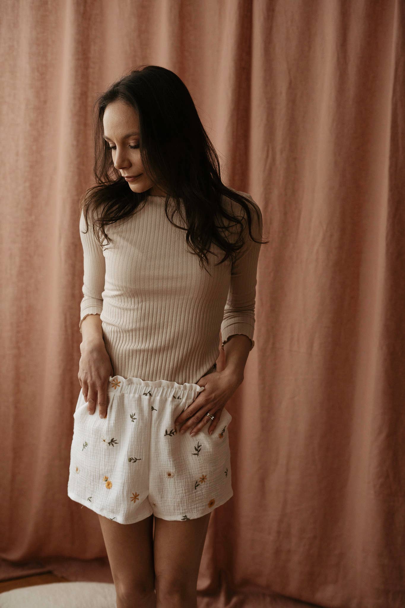 Evelina Apparel - Vente Short – femme - Short à volants en mousseline brodée/floral printanier - ivoire2