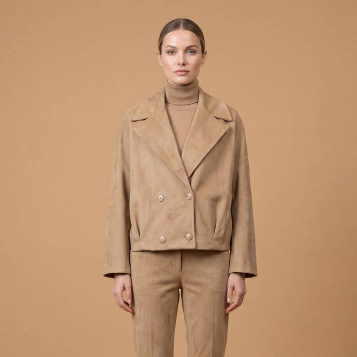 Suedejakke med reverskrave og knapper – BCG02697 for engroshandel hos Cecile Wang