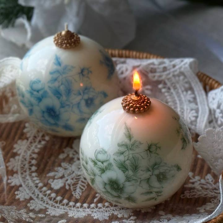 VR.candle - Wholesale Novelty Candle - Elegant toile Candle | Vintage Style Christmas Candles1