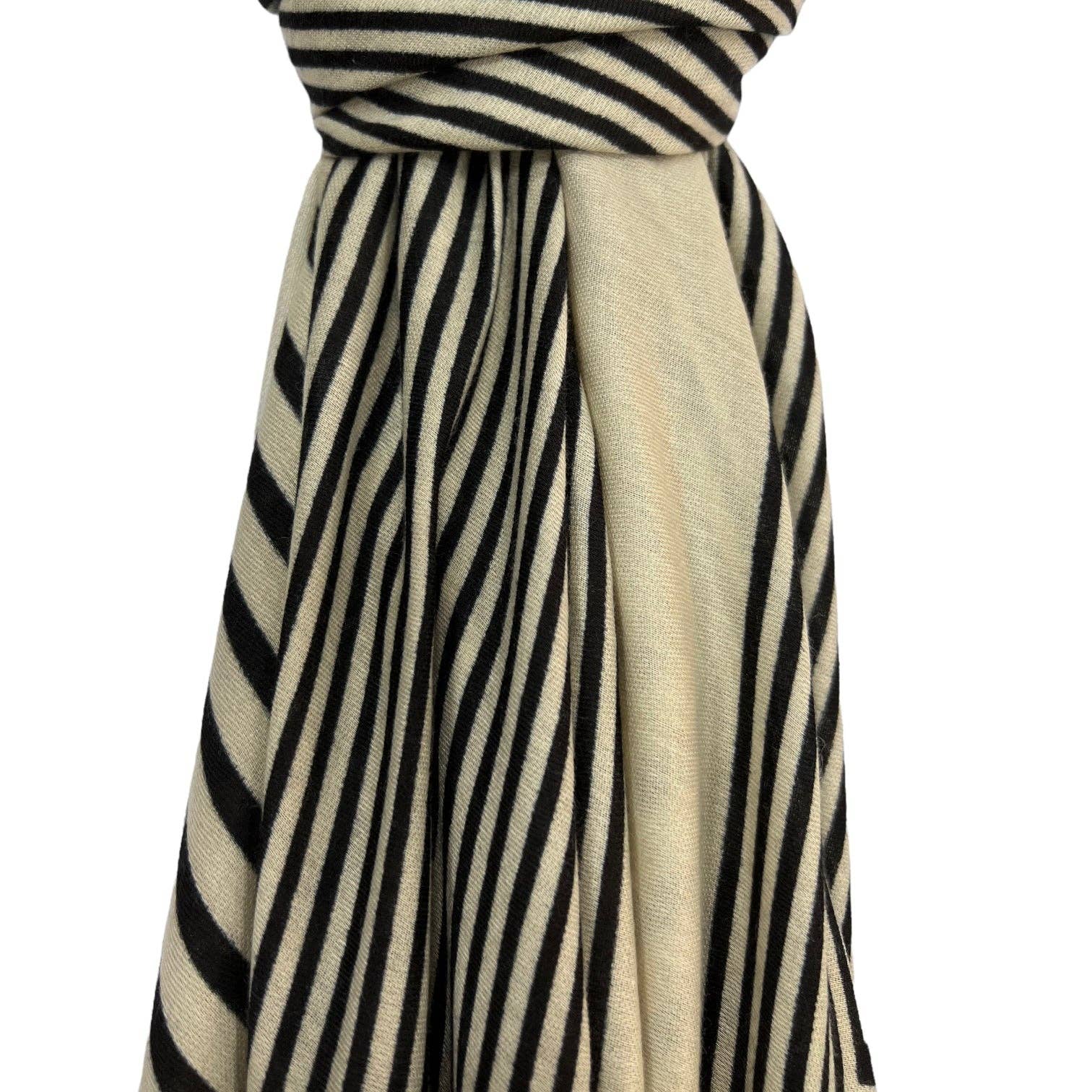 Lili Scarves (US Duty Free) - Wholesale Sjaal - Dames - Lichtgewicht sjaal met groot doornmotief17