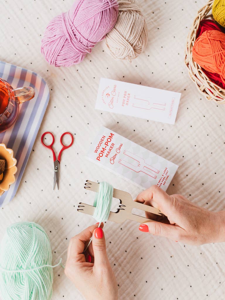 Cotton Clara Craft Kits & Supplies – wholesale Craft supplies – 🎀 Wooden Pom Pom Maker6