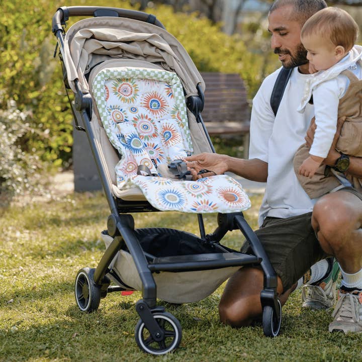 OiOi - Vendita all'ingrosso Copripasseggino/accessorio per passeggino - Neonati - Rivestimento per Carrozzina Reversibile - Raggi di Sole/Quadri Verdi