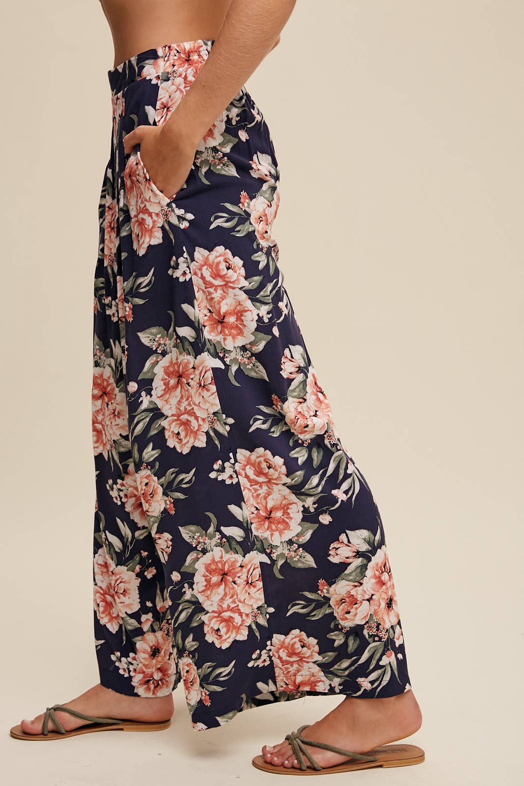 Listicle - Venta al por mayor Pantalones - Mujer - Pantalones anchos de flores con top de volantes en capas4