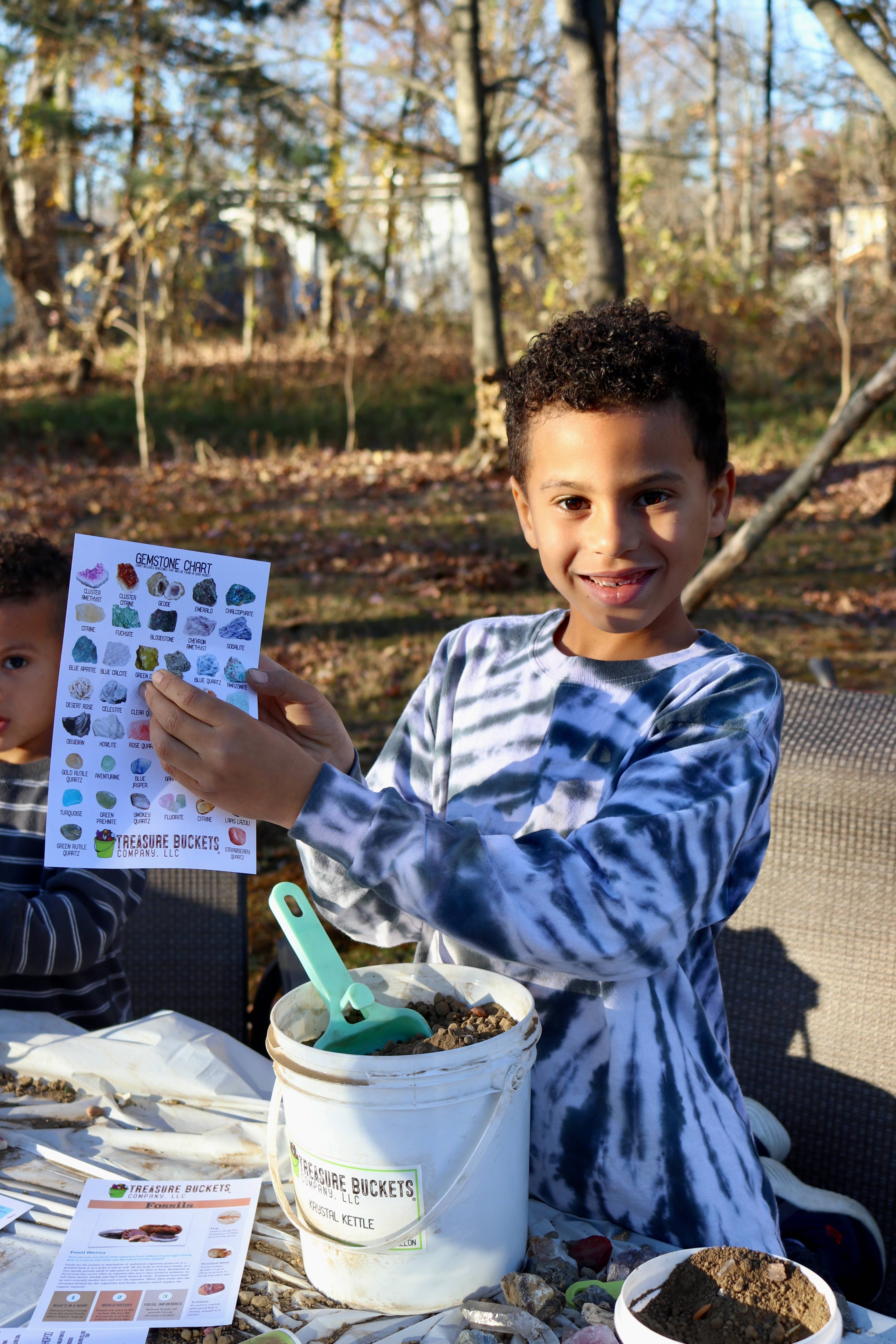 Treasure Buckets Co., LLC - Vente Kit de bricolage – enfant - Tumbled Krystal Kettle Gem Seau pour mines - Cristaux7