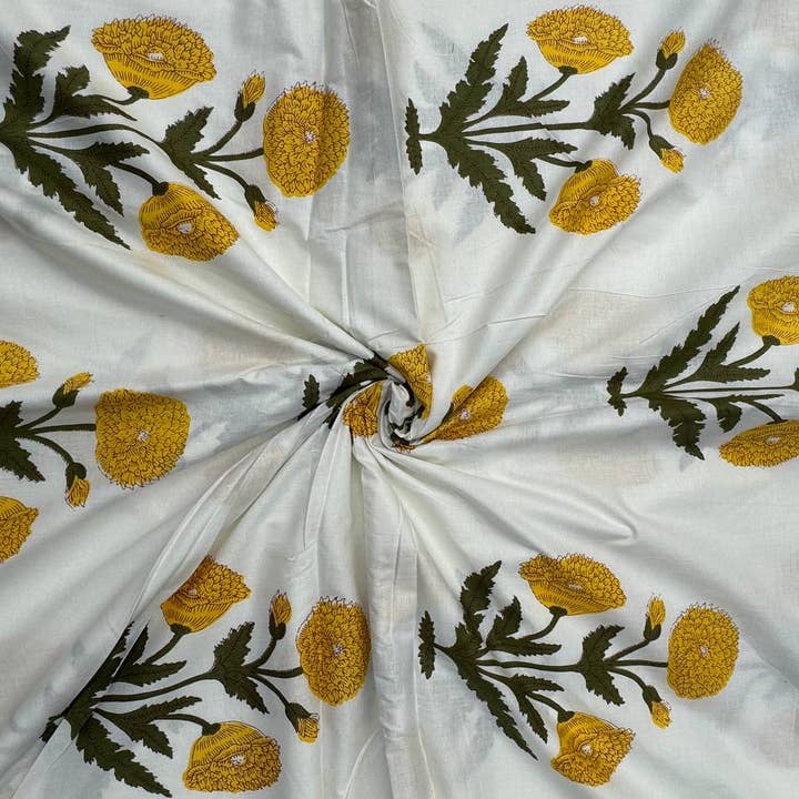 bhavnas boutique – Engroshandel Stofmaling – Ren bomuld håndlavet stof med blomsterprint kjolestof1