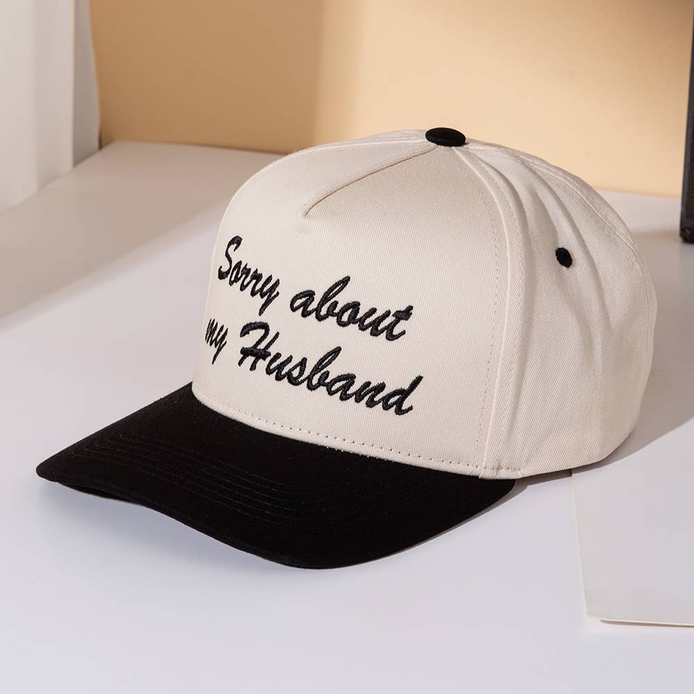 Sensibling Corp. - Vendita all'ingrosso Cappellino da baseball - Donna - CAPPELLO DA BASEBALL SNAPBACK A CINQUE PANNELLI IN TELA RICAMATO CON MESSAGGIO "SCUSA PER MIO MARITO"1