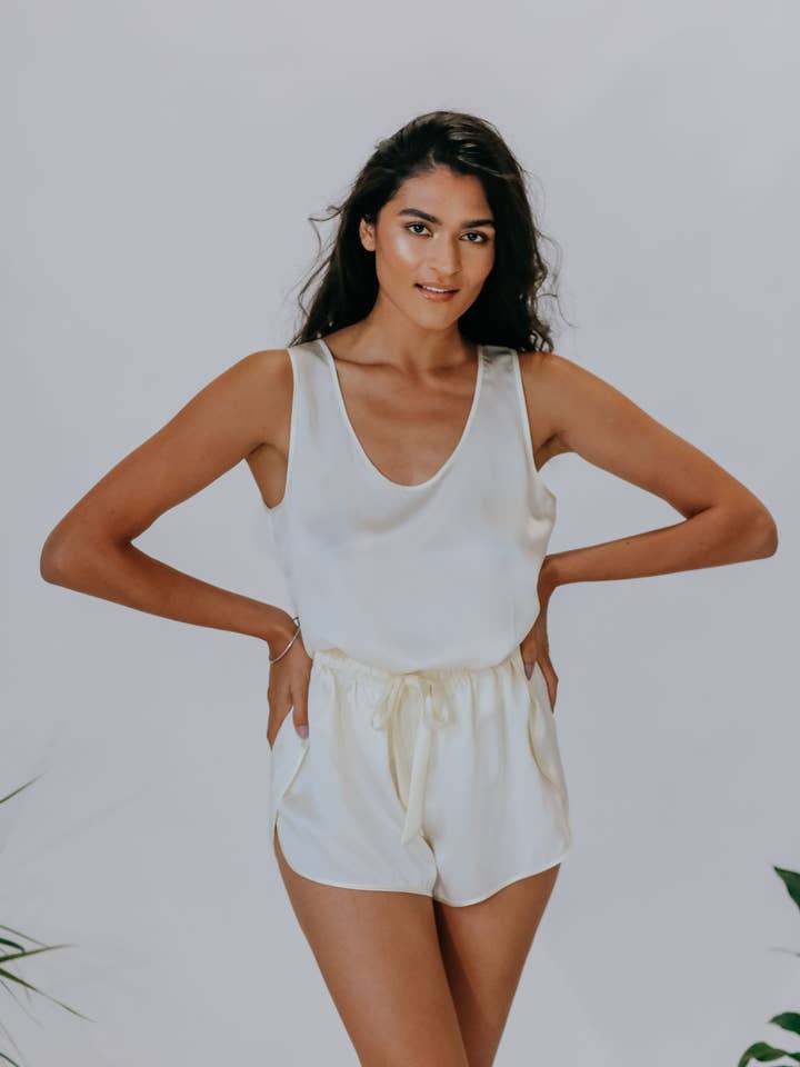 Ensemble de vêtements de nuit en soie - Blanc opale pour la vente par Ecoforia