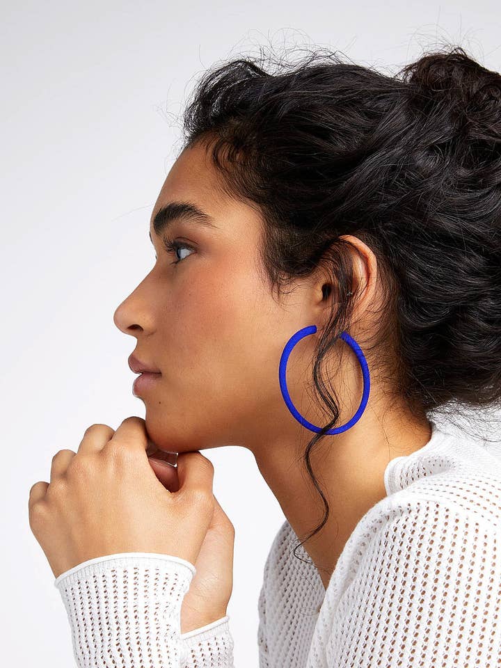 Atlas 6 – Grands anneaux d’oreilles 3D ultralégers en nylon recyclé for wholesale by Vox & Oz