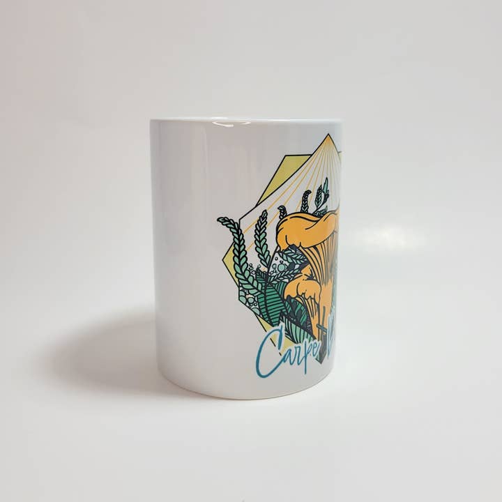 Mushroom Marauder - Wholesale Koffiemok - Carpe Diem Cantharelle | Mushroom mok | Mushroom artwork on