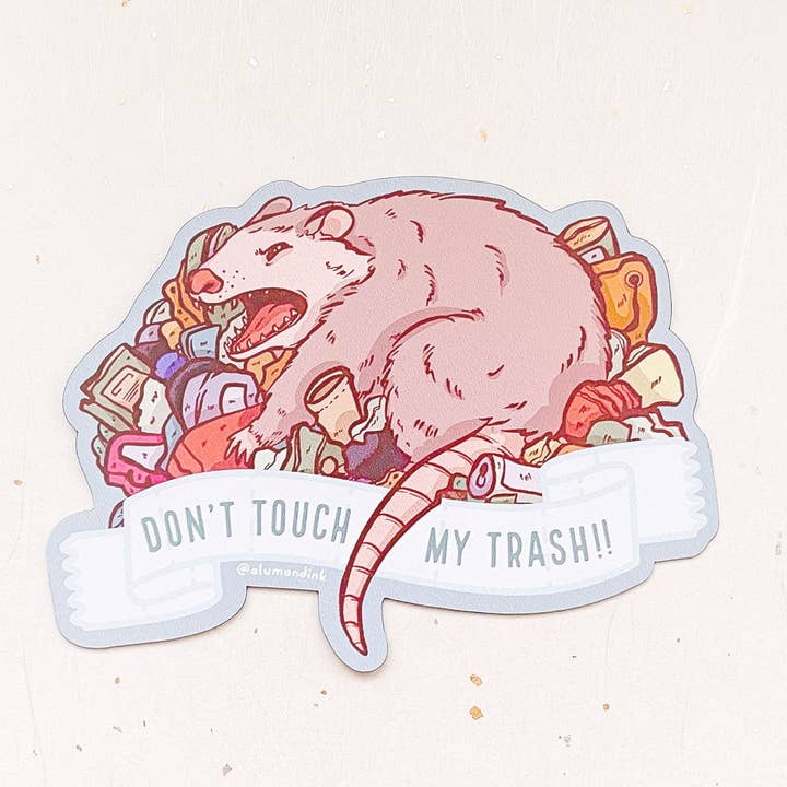 Aimant Don't Touch My Trash Possum pour la vente par Alum and Ink