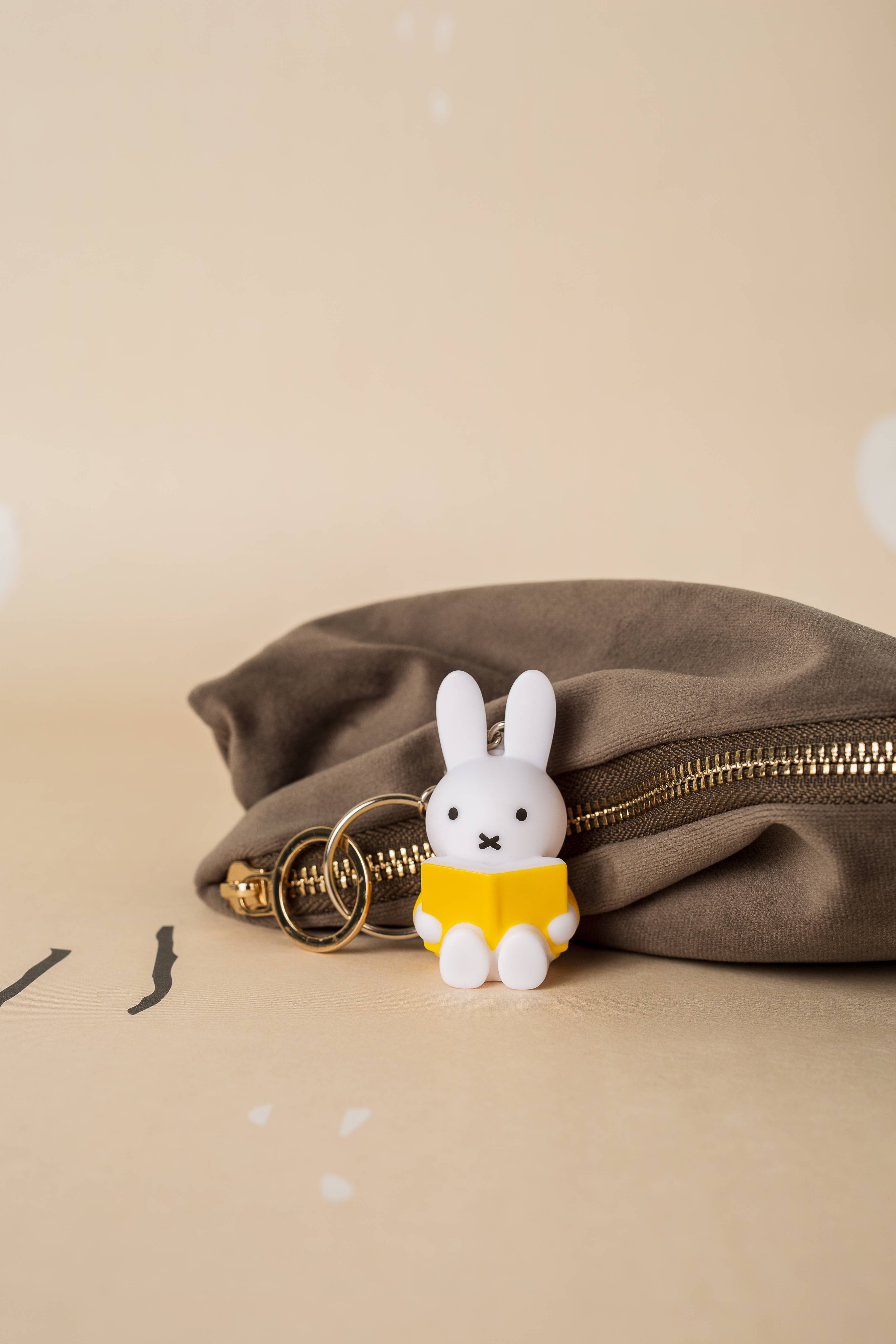 Miffy by S-c Brands - Wholesale Keychain - Kids - Miffy with Book Keyring - Yellow - 6cm2