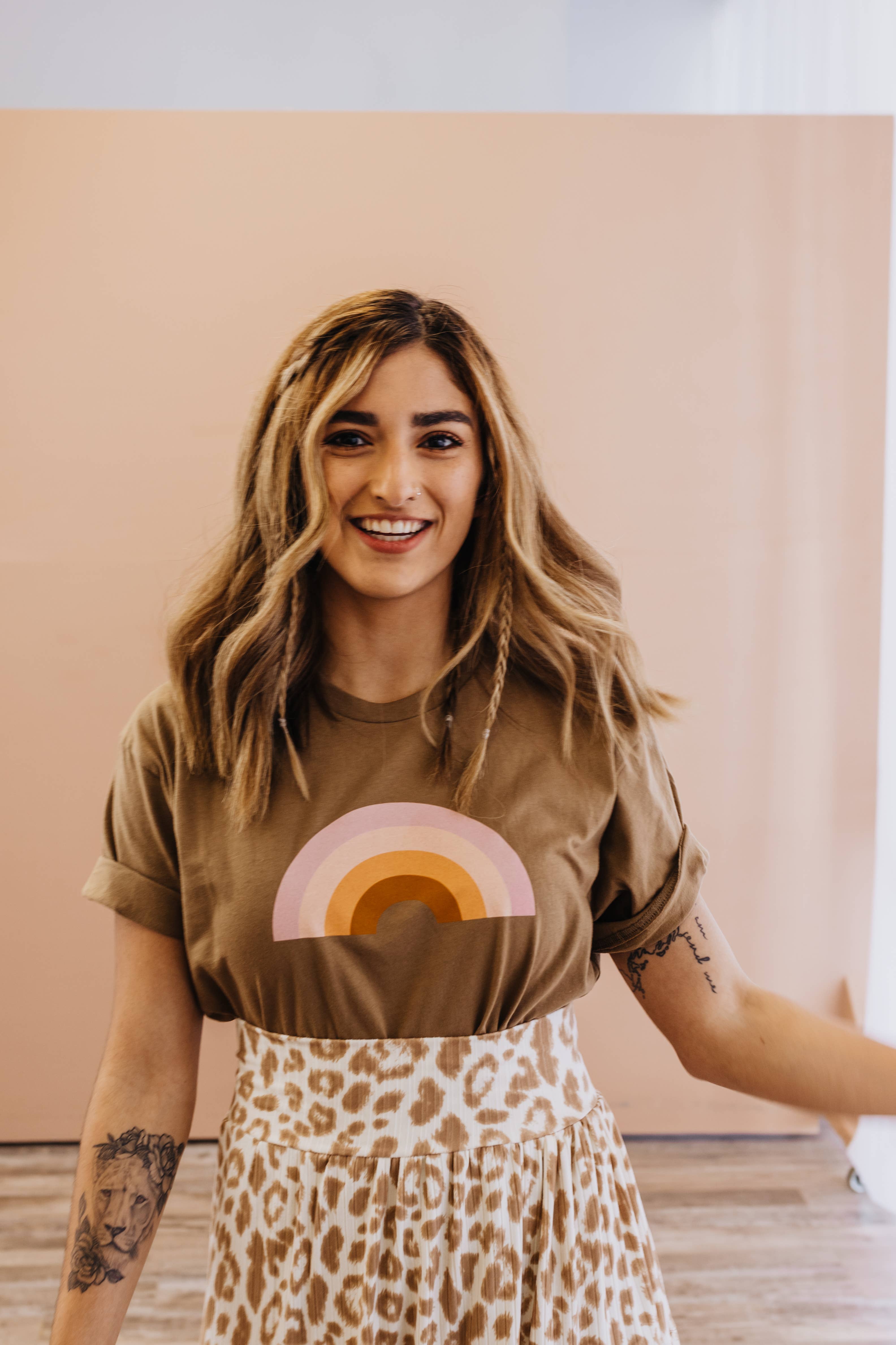 Crowned Free – Großhandel T-Shirt mit Siebdruck – Damen – Gnädiger Kindheits-T-Shirt2